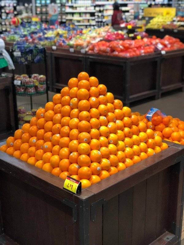 пирамида из мандаринов
