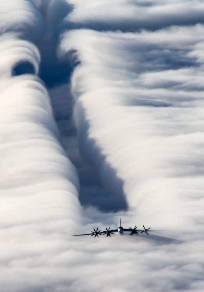 самолет в облаках