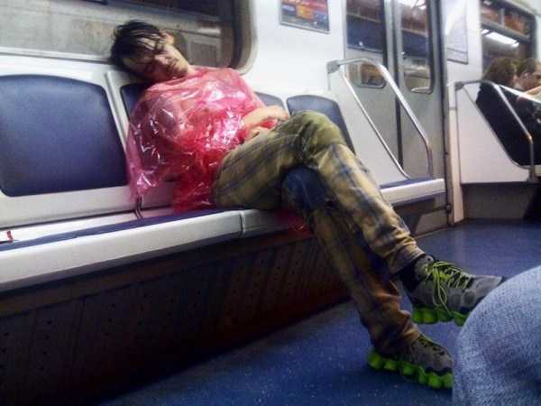 Тем временем в метро: 15 фото отчаянных модников из подземки Жизнь,Приколы,люди,метро,приколы,странные люди